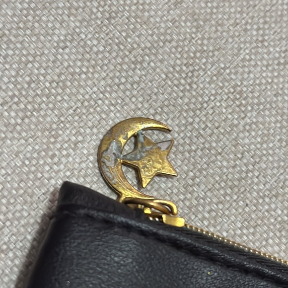 FREE WITH $25 PURCHASE-Ipsy makeup Bag-Black/Gold “You’re Magic” Logo - Picture 5 of 8